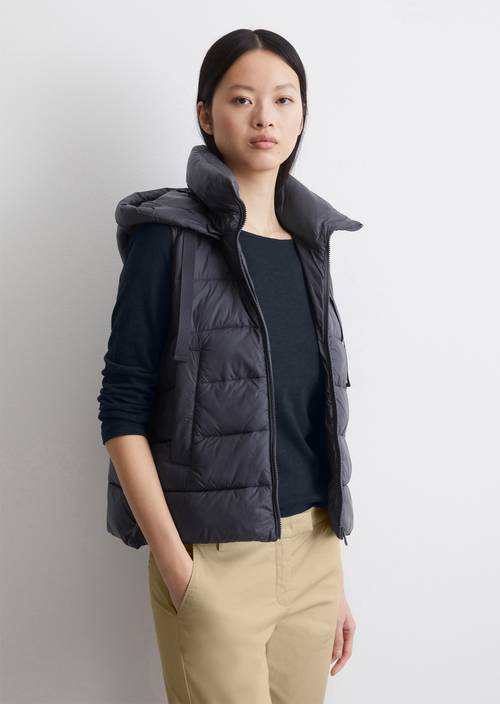 Regular puffer gewatteerd vest met capuchon M812 in vooraanzicht
