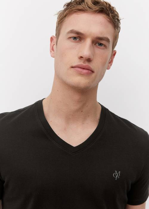 T-shirt met V-hals regular M990 in detailaanzicht