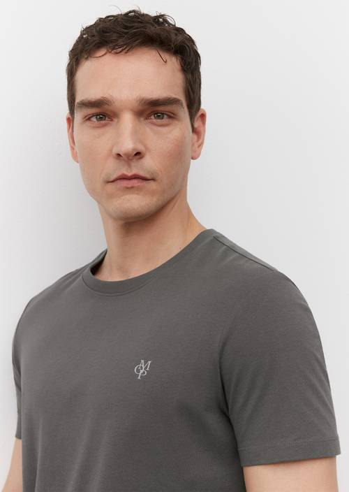 Tričko regular M987 v detailním pohledu