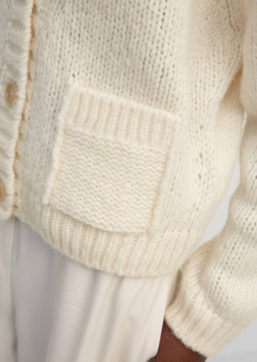 Grobstrick-Cardigan M159 in Detailansicht
