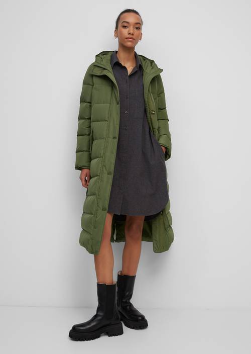 Płaszcz puchowy z kapturem M433 w widoku z przodu