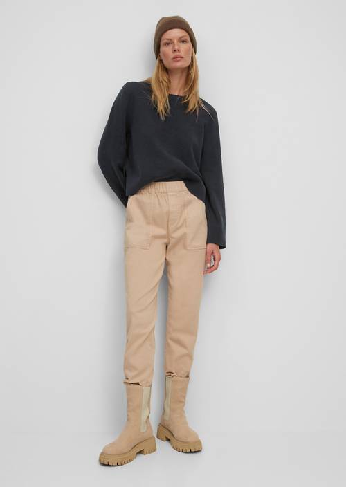 Rundhals-Pullover M899 in Frontalansicht