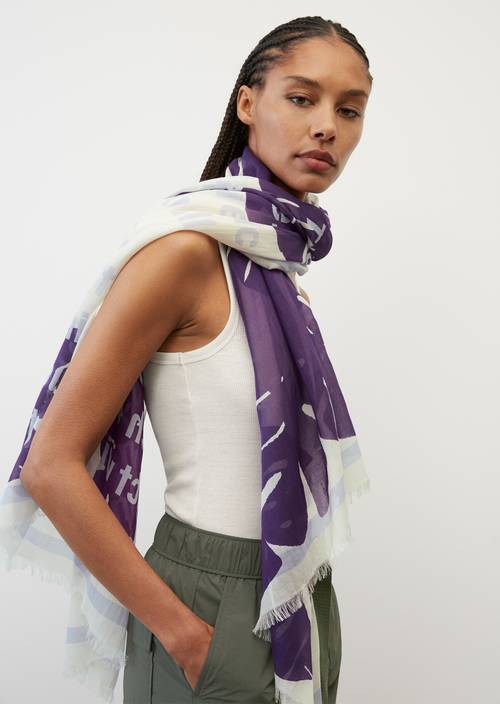 Scarf MG04 worn on model