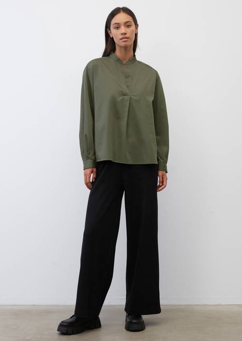 Blusa estilo túnica holgada con escote en pico M454 en vista frontal