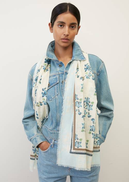 Něžná, potištěná bavlněná šála ML21 nošeno na modelu