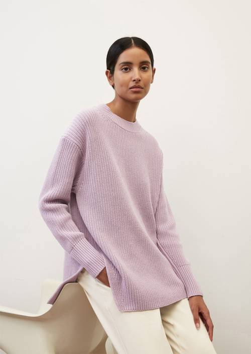 Round neck knit jumper with side slits M669 in front view