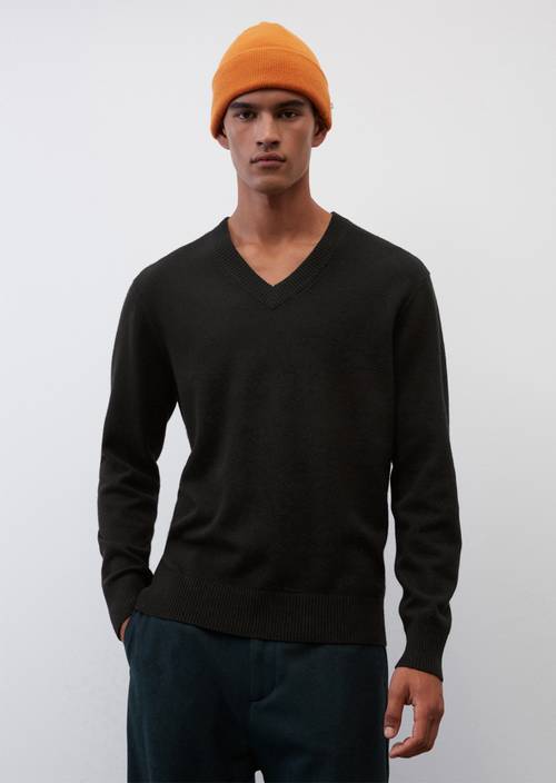 Lamswollen trui met V-hals regular M990 in vooraanzicht