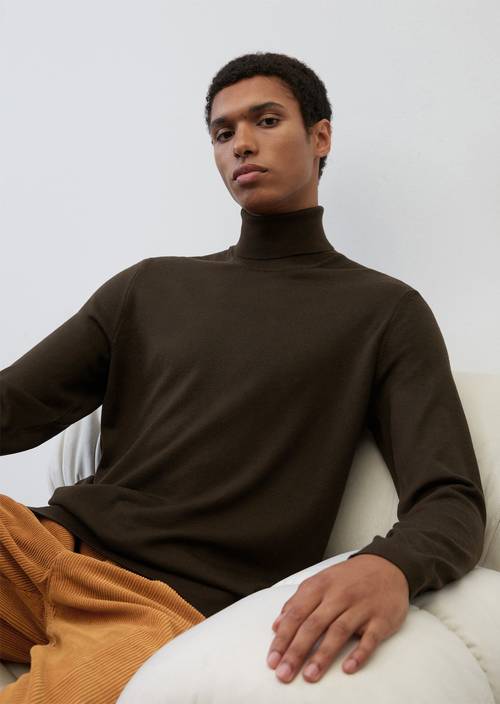 Jersey de corte normal con cuello vuelto M791 en vista frontal