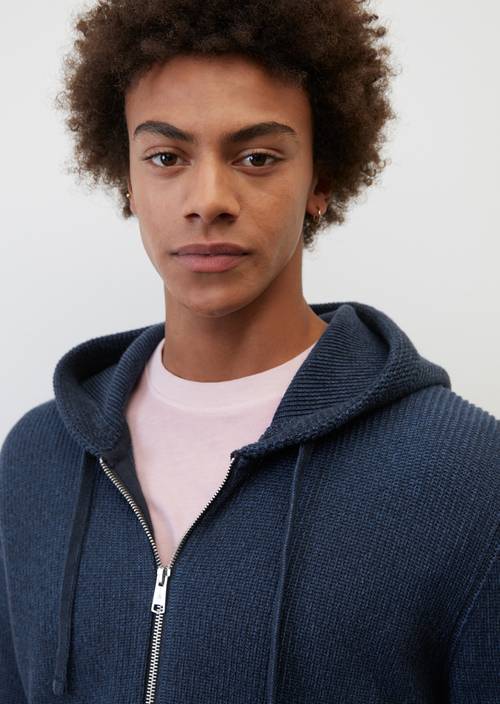 Kapuzen-Strickjacke regular M898 in Detailansicht