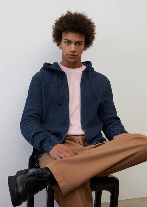 Kapuzen-Strickjacke regular M898 in Frontalansicht