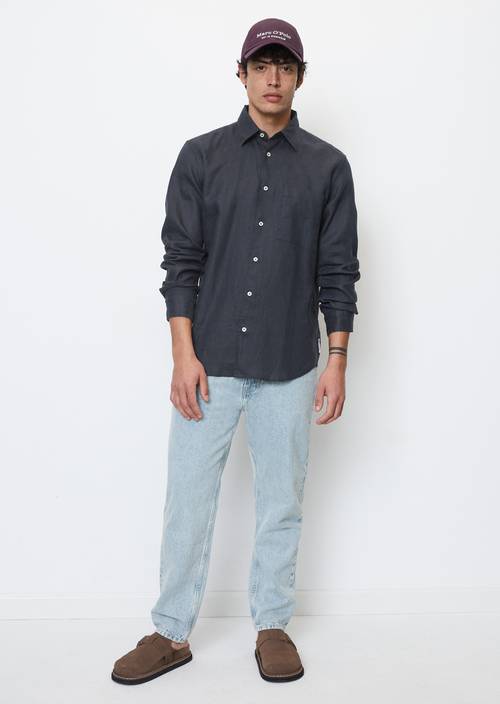 Long sleeve shirt in a regular fit M898 in front view