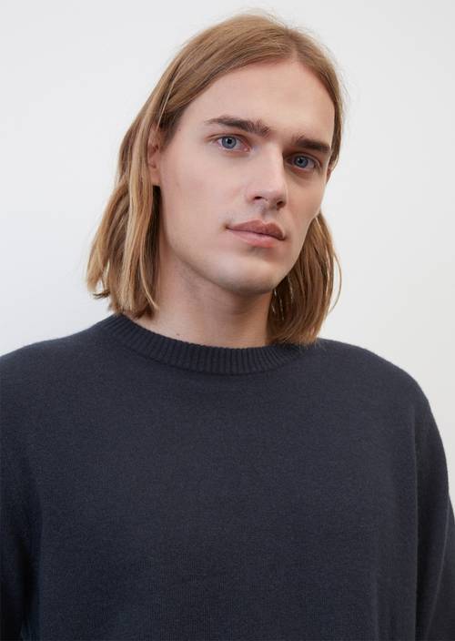 Lambswool round neck jumper, regular fit M898 in detail view