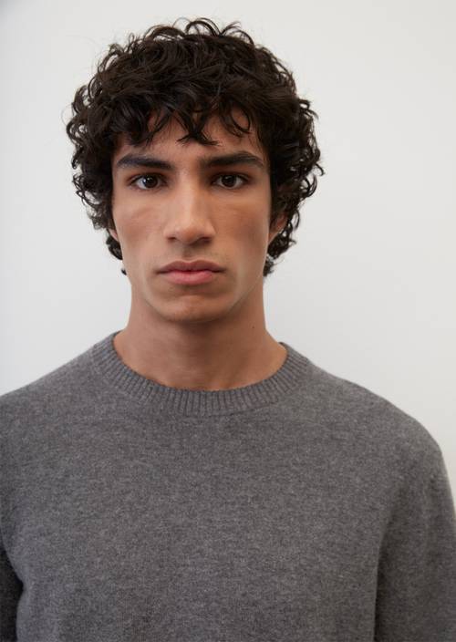 Lambswool round neck jumper, regular fit M969 in detail view