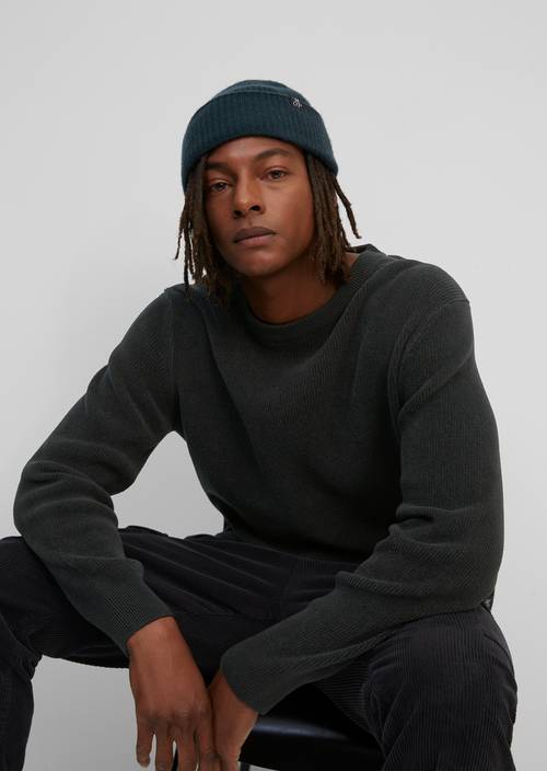 Round neck jumper M991 in front view