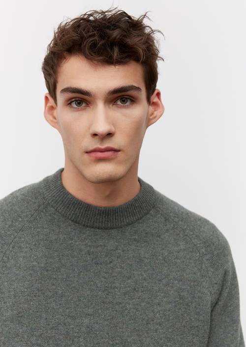 Raglan jumper M946 in detail view