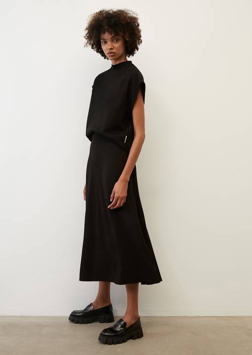 Flowing viscose skirt M990 in front view