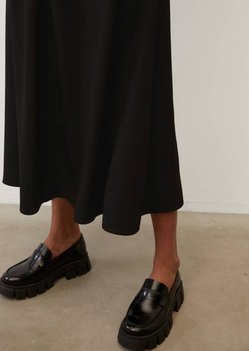 Flowing viscose skirt M990 in detail view