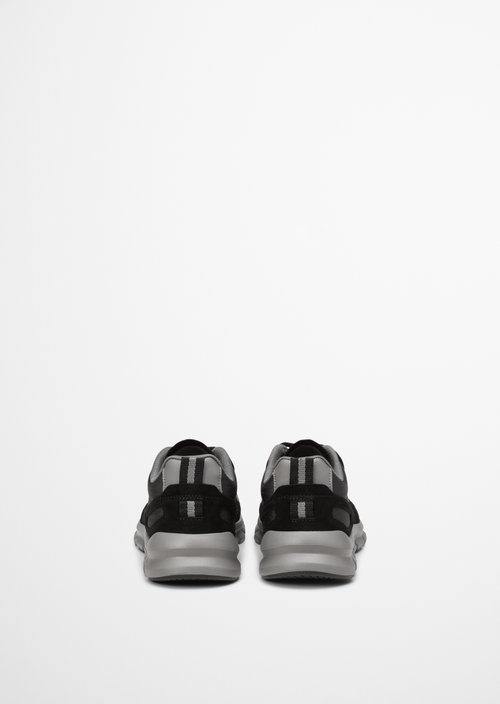 Sneaker — M974
