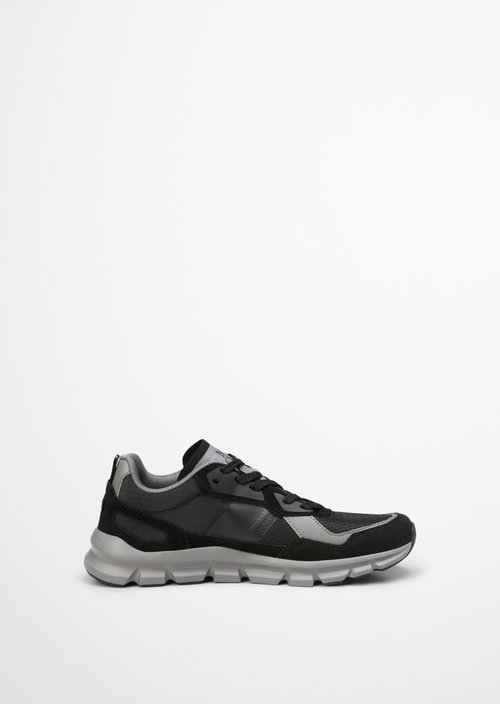 Sneaker — M974