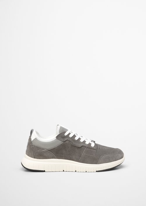 Sneaker — M972
