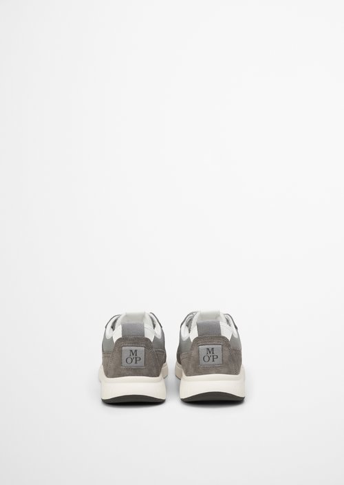 Sneaker — M972