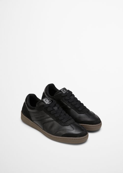 Sneaker — Black