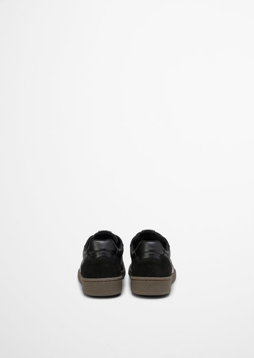 Sneaker — Black