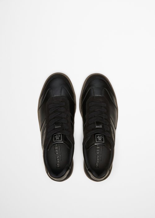 Sneaker — Black