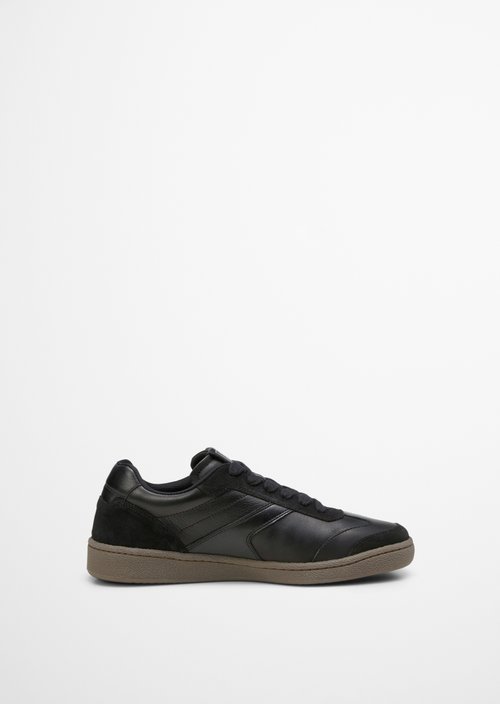 Sneaker — Black