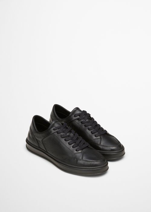 Sneaker — Black