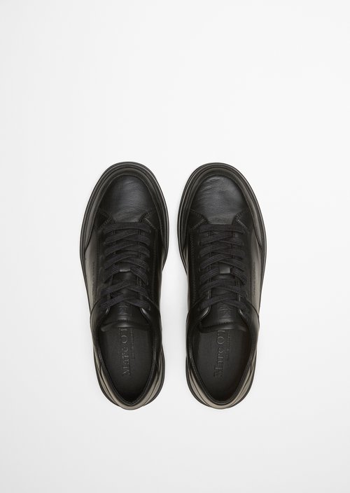 Sneaker — Black