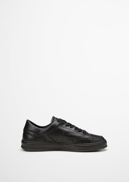 Sneaker — Black