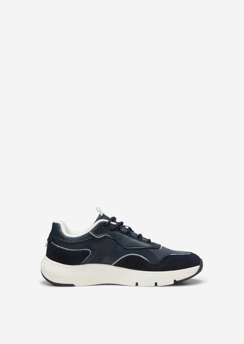 Sneaker — M890
