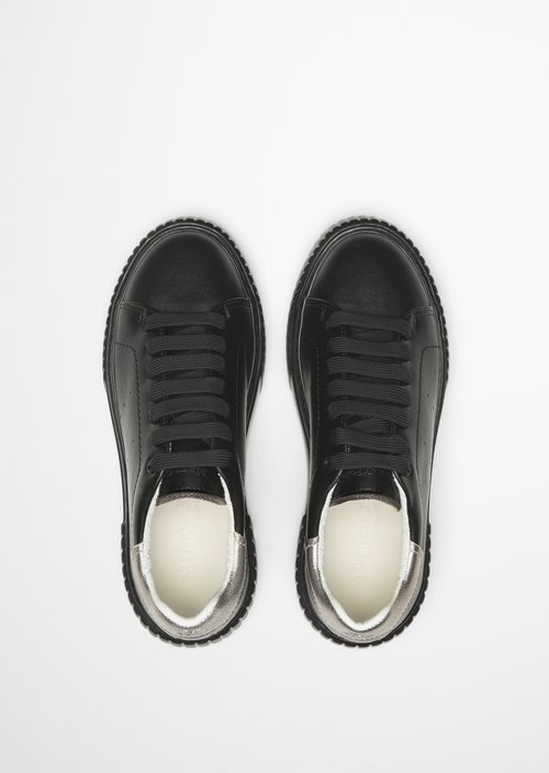 Sneaker — M985