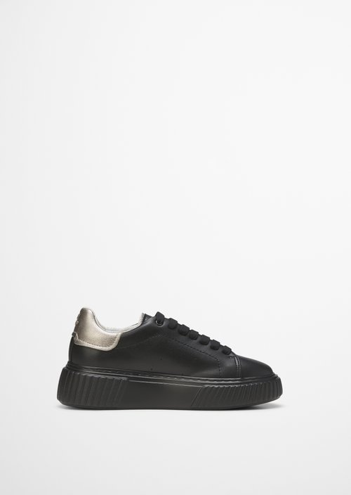 Sneaker — M985