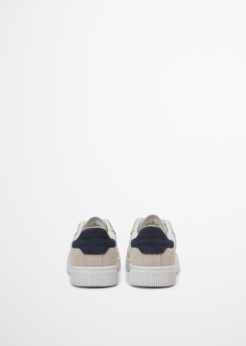 Sneaker — M182