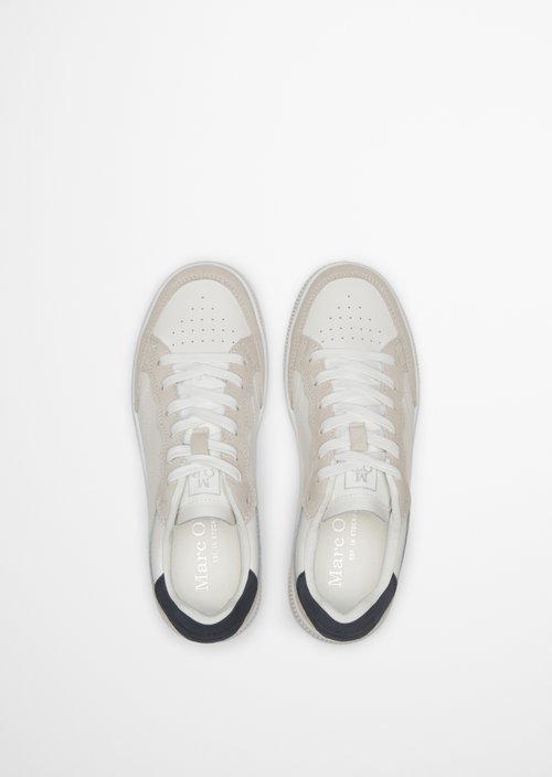 Sneaker — M182