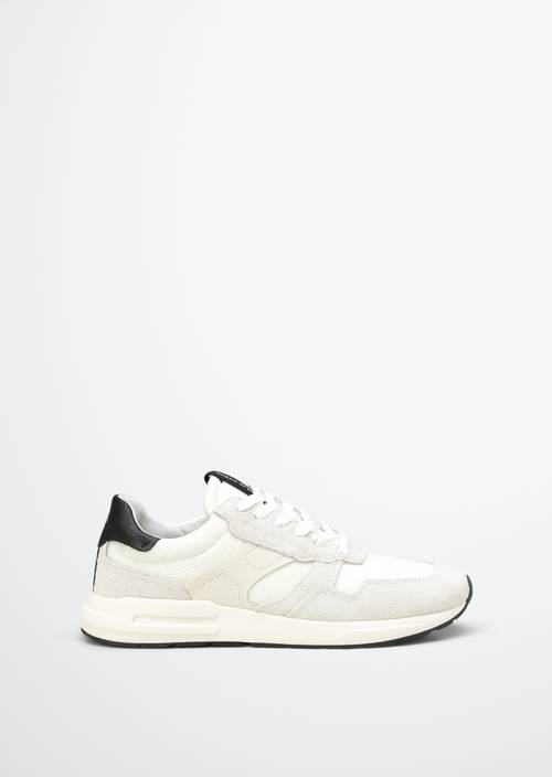 Sneaker model Josef offwhite/black right shoe outer view