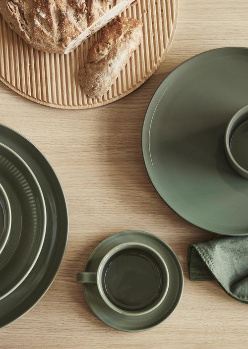 Model Moments coffee mug — Olive Green