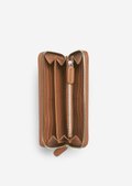 Zip purse Made of high-quality leather material - brown