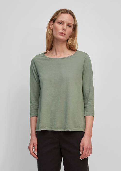 T-shirt olive garden in front view