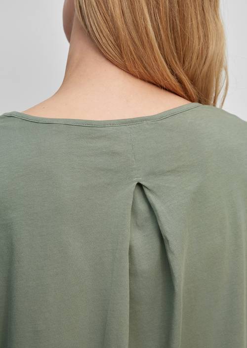 T-shirt olive garden in detail view