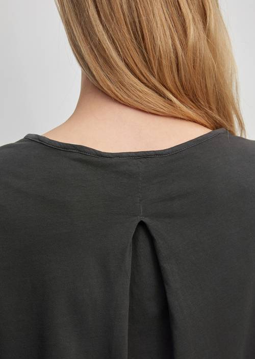 T-shirt dusty black in detail view