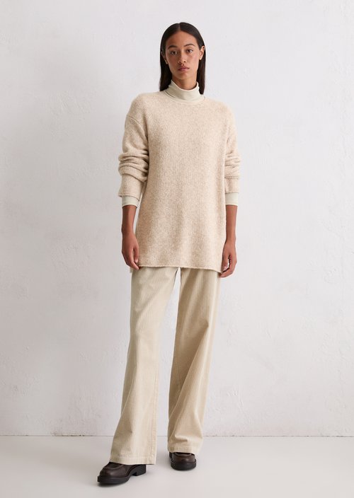 Sweater loose made from an organic cotton/alpaca/virgin wool mix