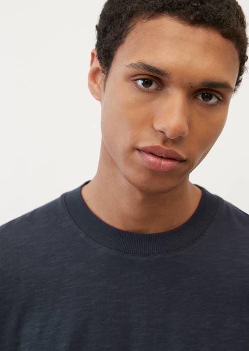 Camiseta de manga larga de tejido jersey flameado dark navy en vista detallada