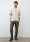 Jogger pleats chinos Made of a high-quality organic cotton