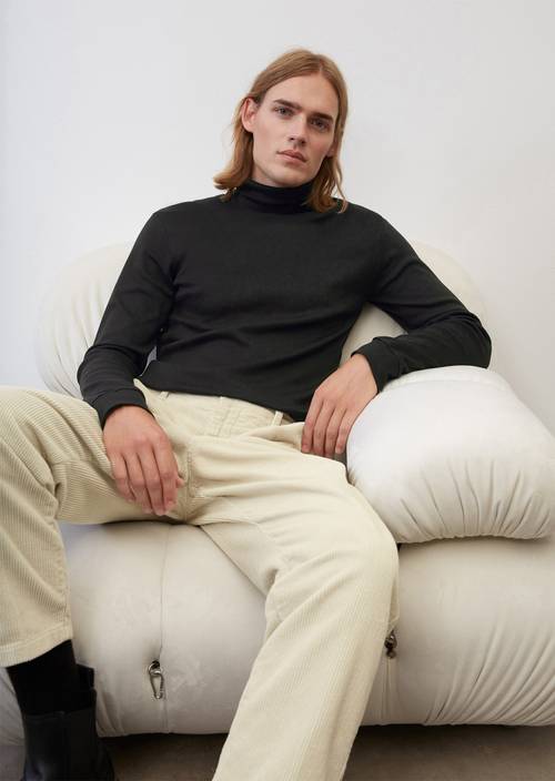 Rollkragen-Longsleeve shaped aus reiner Bio-Baumwolle schwarz