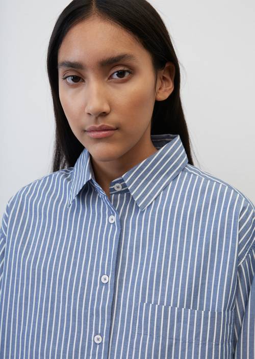 Gestreifte Oversize-Hemdbluse multi / Kensington Blue in Detailansicht